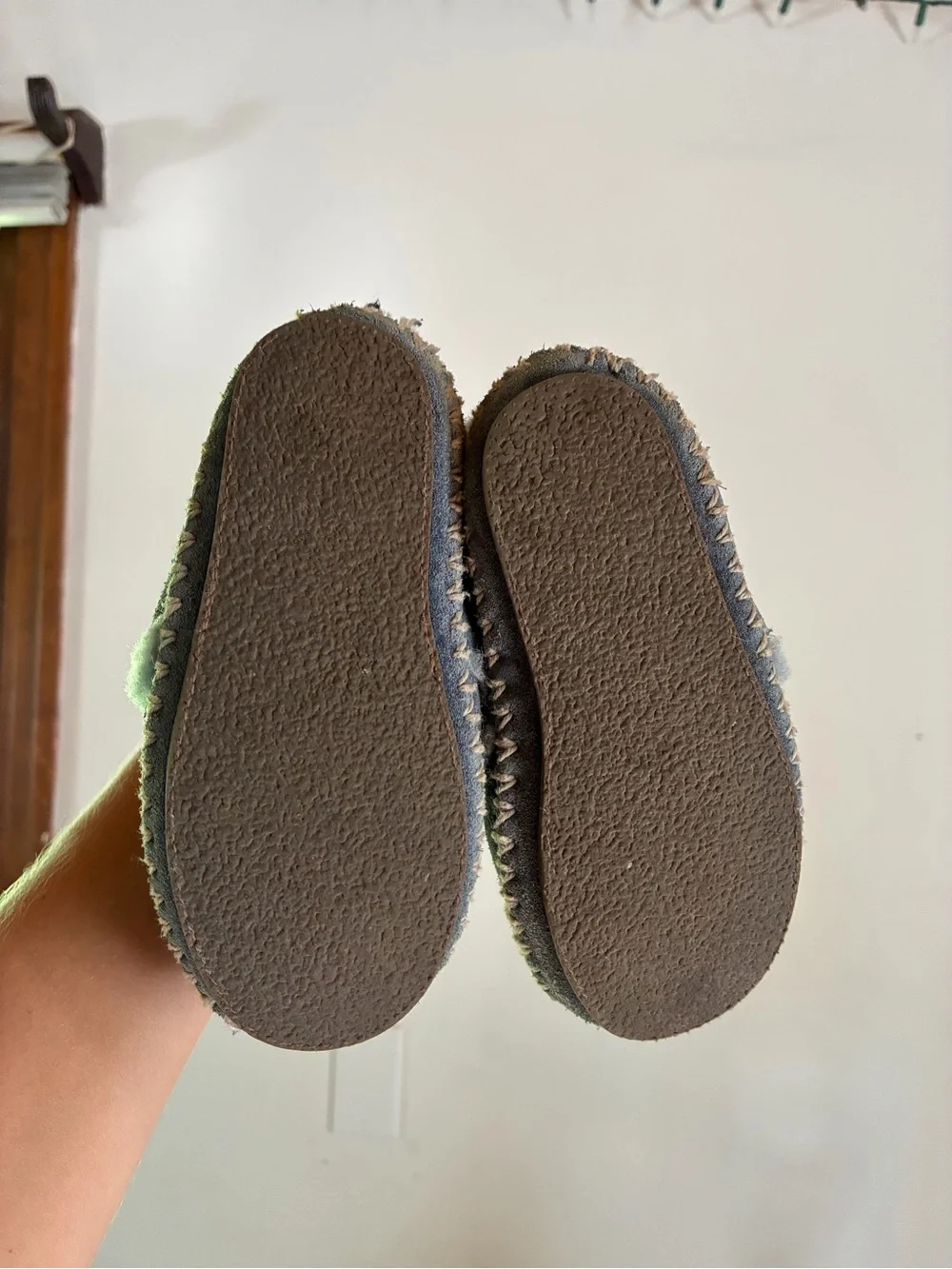 L L Bean Toddler’s Wicked Good slippers size 7-8 genuine sheepskin leather